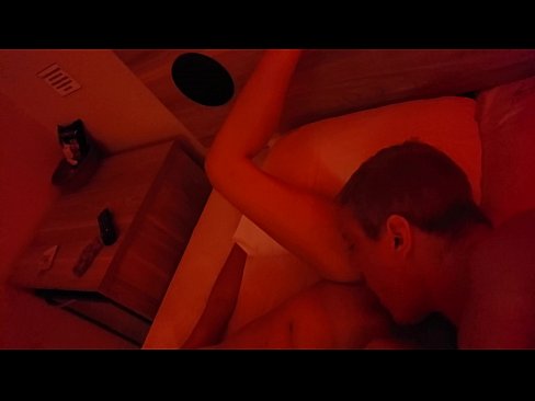 ❤️ Нойтон хөхөө долоож байна. Зовох порно дээр mn.libporno.ru ❤