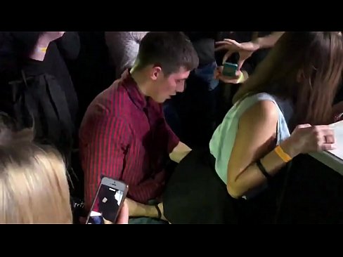 ❤️ Оросын шөнийн клубт жинхэнэ секс. 18 настай орос бүсгүйн хошного, үтрээнд шөнийн цэнгээний газарт галзуу Зовох порно дээр mn.libporno.ru ❤